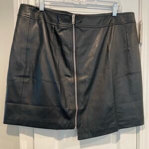 NWT Crissrexo Size XXXL Black Faux Leather Front Zip Asymmetrical Mini Skirt